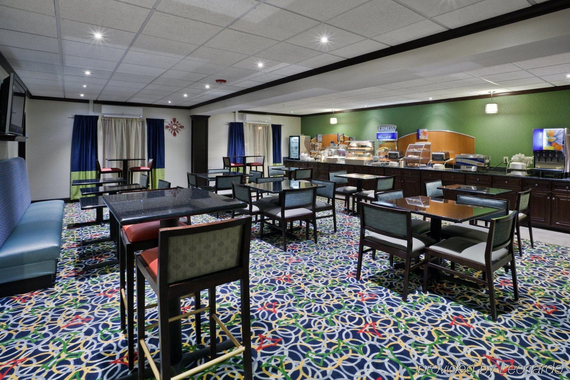 Holiday Inn Express Cleveland Airport - Brook Park, An Ihg Hotel Restaurant photo
