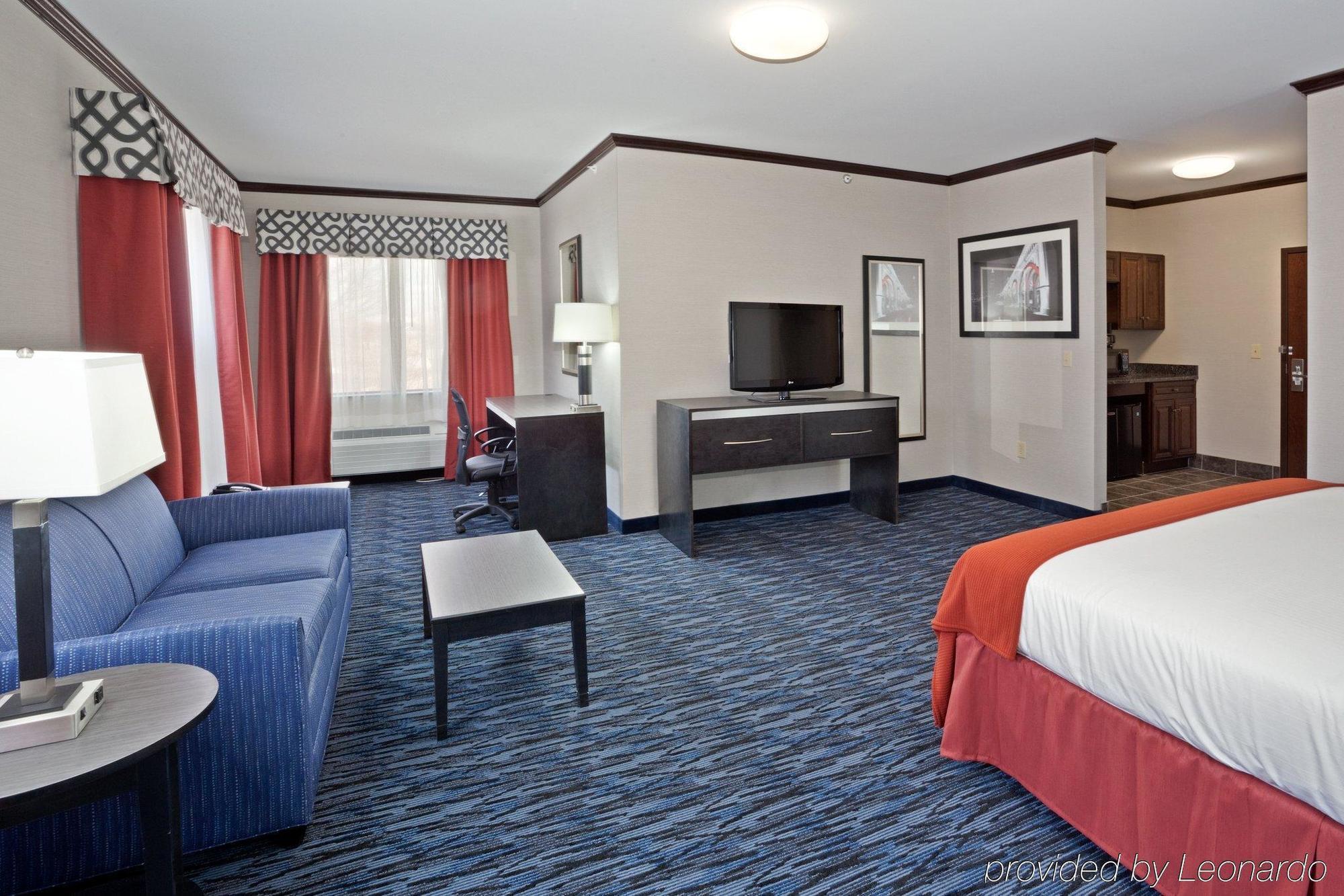 Holiday Inn Express Cleveland Airport - Brook Park, An Ihg Hotel Room photo